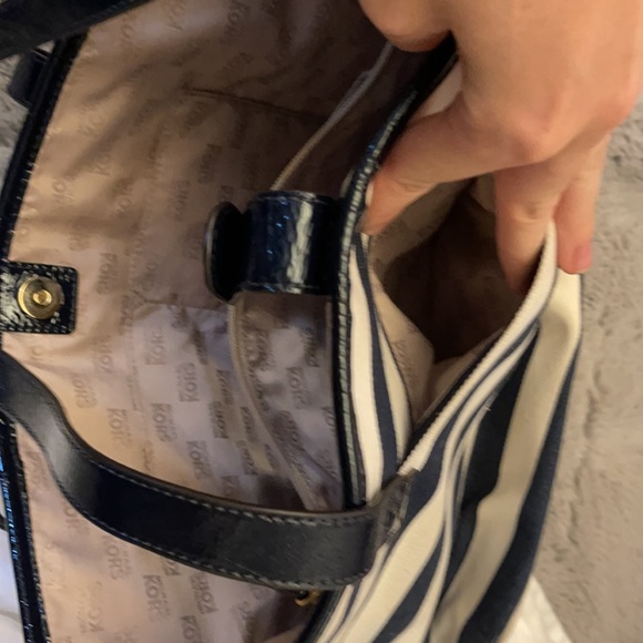 Beautiful lightly used Michael Kors bag purchased from Macy’s - Picture 8 of 9